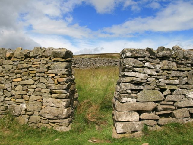 Entrance into a drystone sheepfold, with hills behind